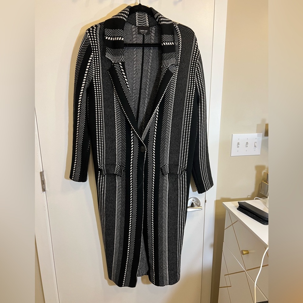 Zara Knit Black and White jacket size S